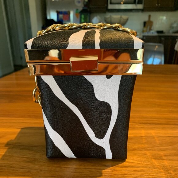 Banana Republic button down blouse, EUC, Sz M, white, blk print, EUC - Picture 14 of 15